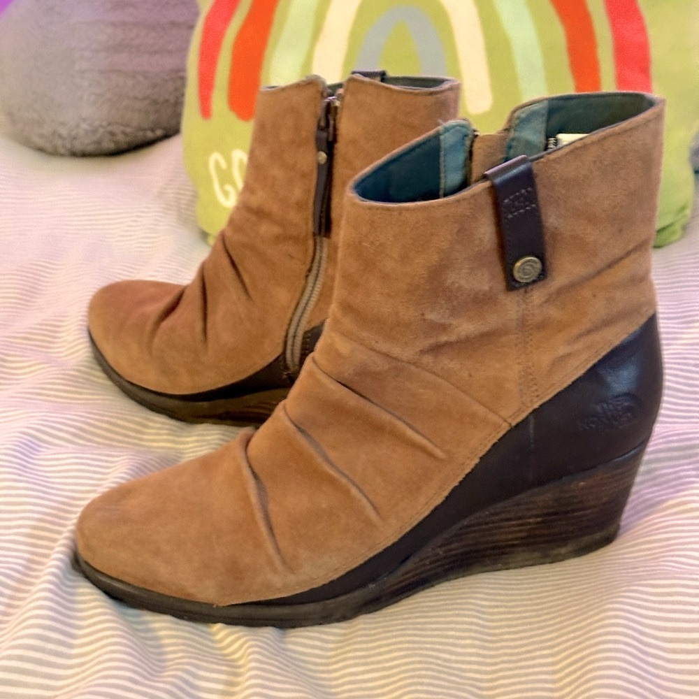 ⭐️THE NORTH FACE Leather Wedge Waterproof Zip Boots, Sz. 10, Excellent! 🤍